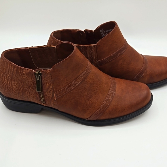 NWOT Easy Street Ira Comfort Brown Low Ankle Boots Size 9 - Picture 8 of 9
